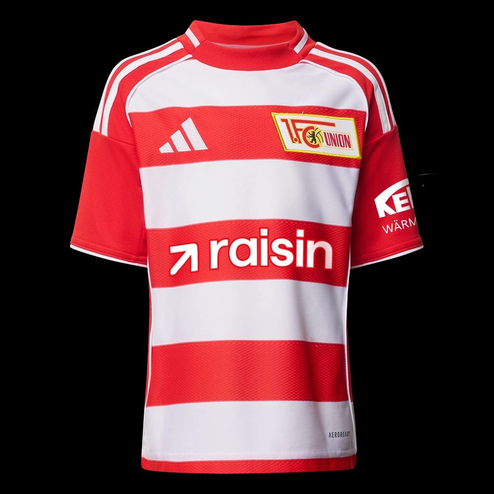 Rotes und weißes Fußballtrikot mit Streifen, versehen mit dem Logo von Union Berlin und Sponsorenaufdruck.