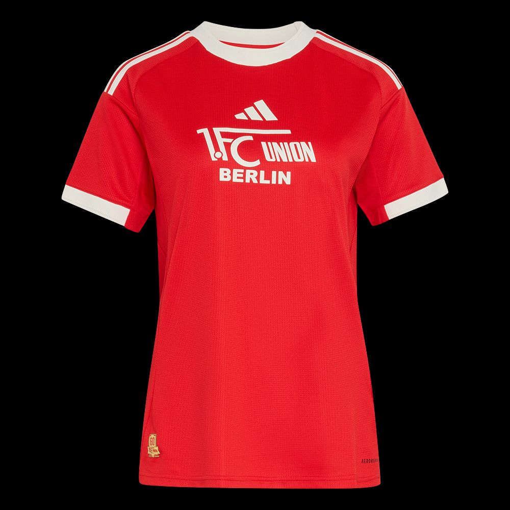 Rotes T-Shirt mit dem Aufdruck "1. FC Union Berlin" und Adidas-Logo.