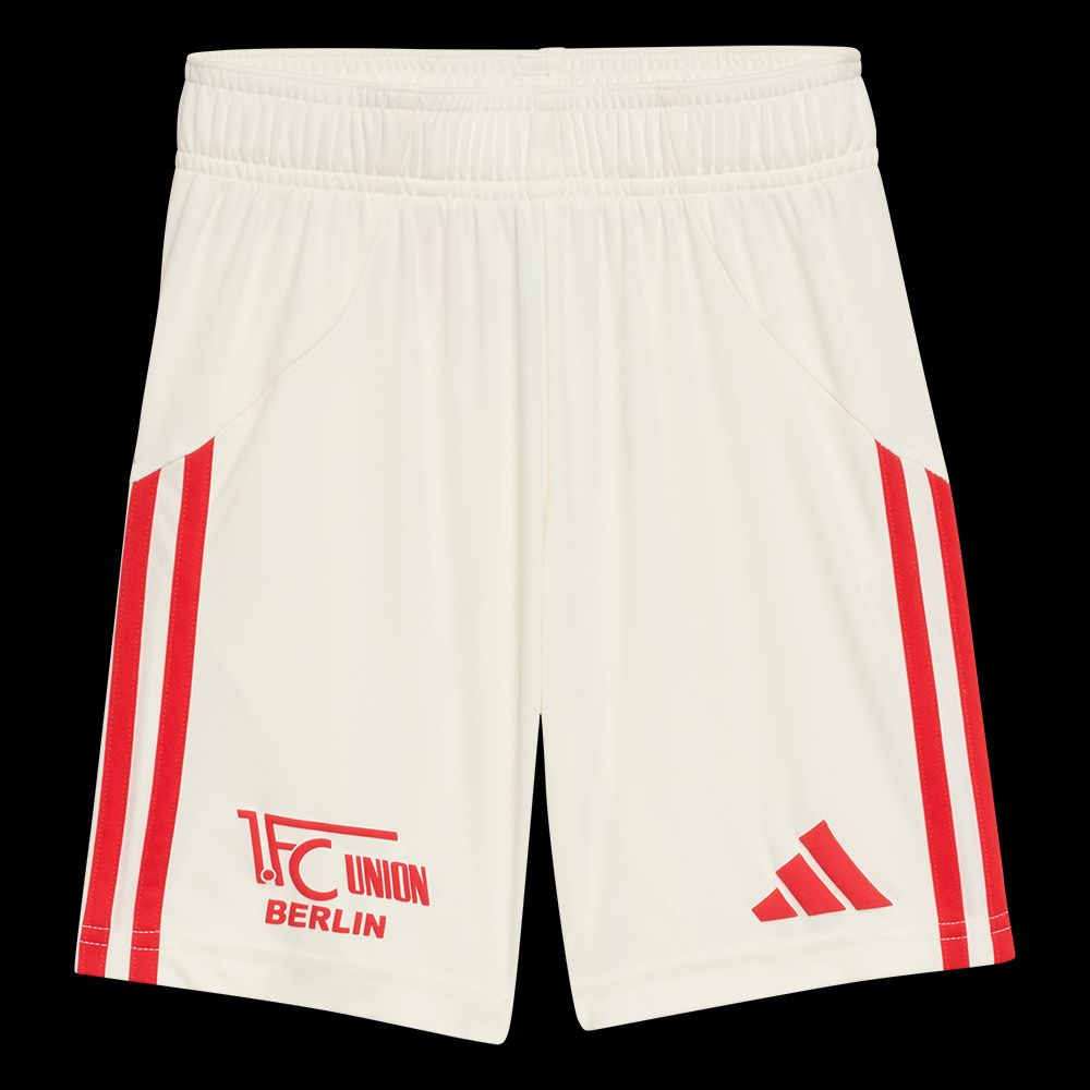 Weiße Shorts mit roten Streifen und dem Logo von 1. FC Union Berlin, hergestellt von Adidas.