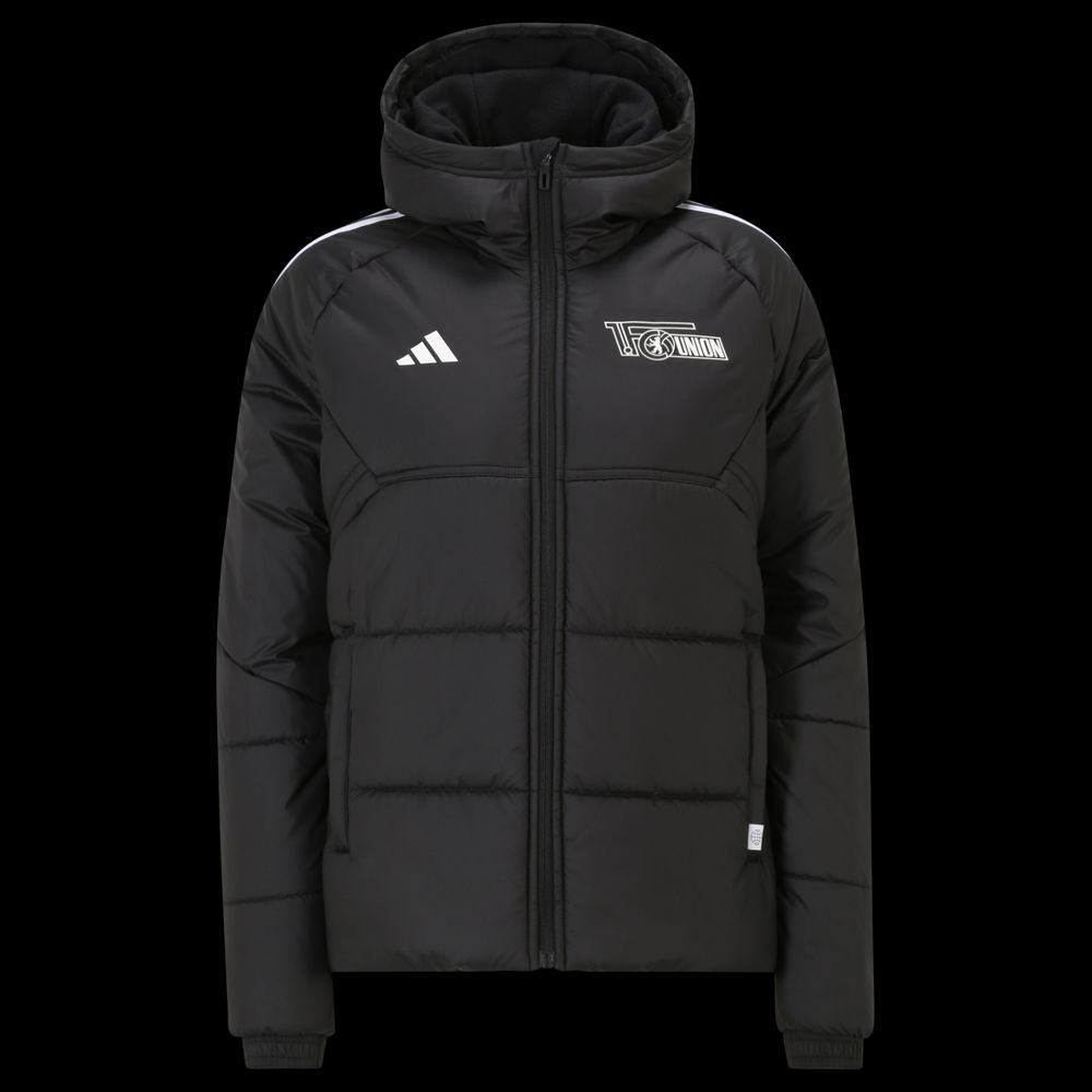 Schwarze Jacke mit Kapuze. Die Jacke hat weiße Streifen von Adidas. Das Logo von FC Union ist vorne.