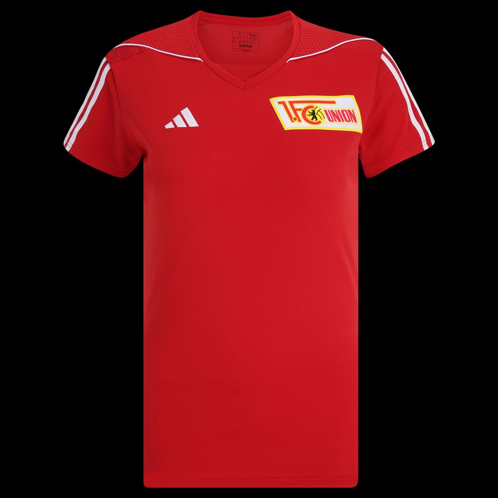 Rotes Fußballtrikot mit V-Ausschnitt, weißen Streifen an den Schultern und einem Vereinslogo auf der Vorderseite.
