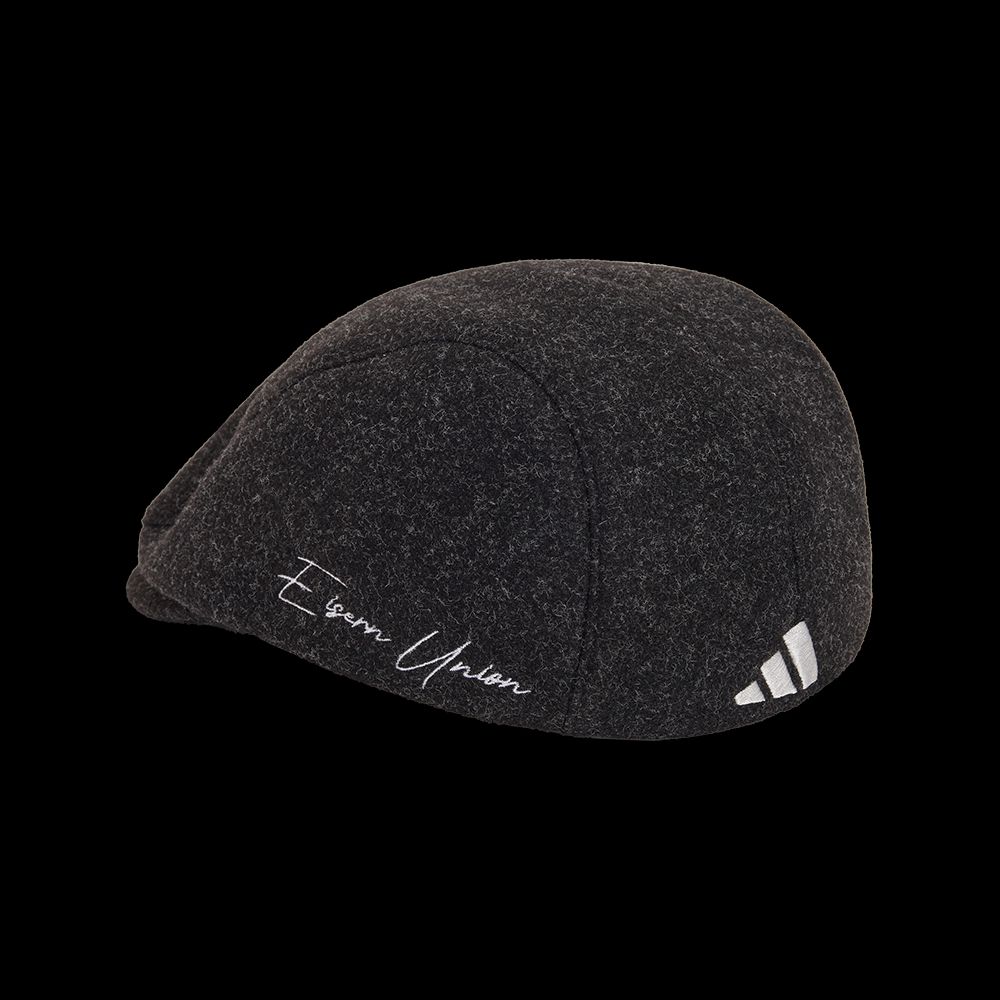 Schwarze Schirmmütze aus Wolle mit dem Schriftzug "Eisen Union" und Adidas-Logo.