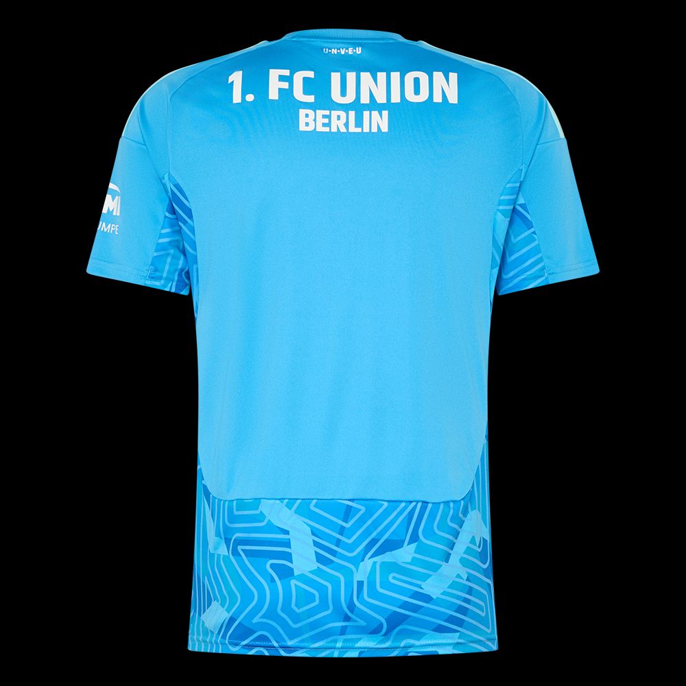 Trikot des 1. FC Union Berlin in hellblauer Farbe mit dem Schriftzug "BERLIN" auf der Rückseite.