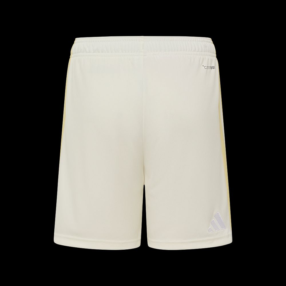 Beige Sportshorts aus einem atmungsaktiven Material mit elastischem Bund und dem adidas-Logo auf dem linken Bein.