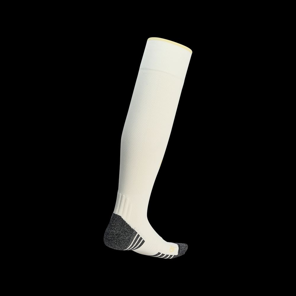 Ein einzelner weißer Socken mit schwarzem Fußbereich und einem strukturierten Design.
