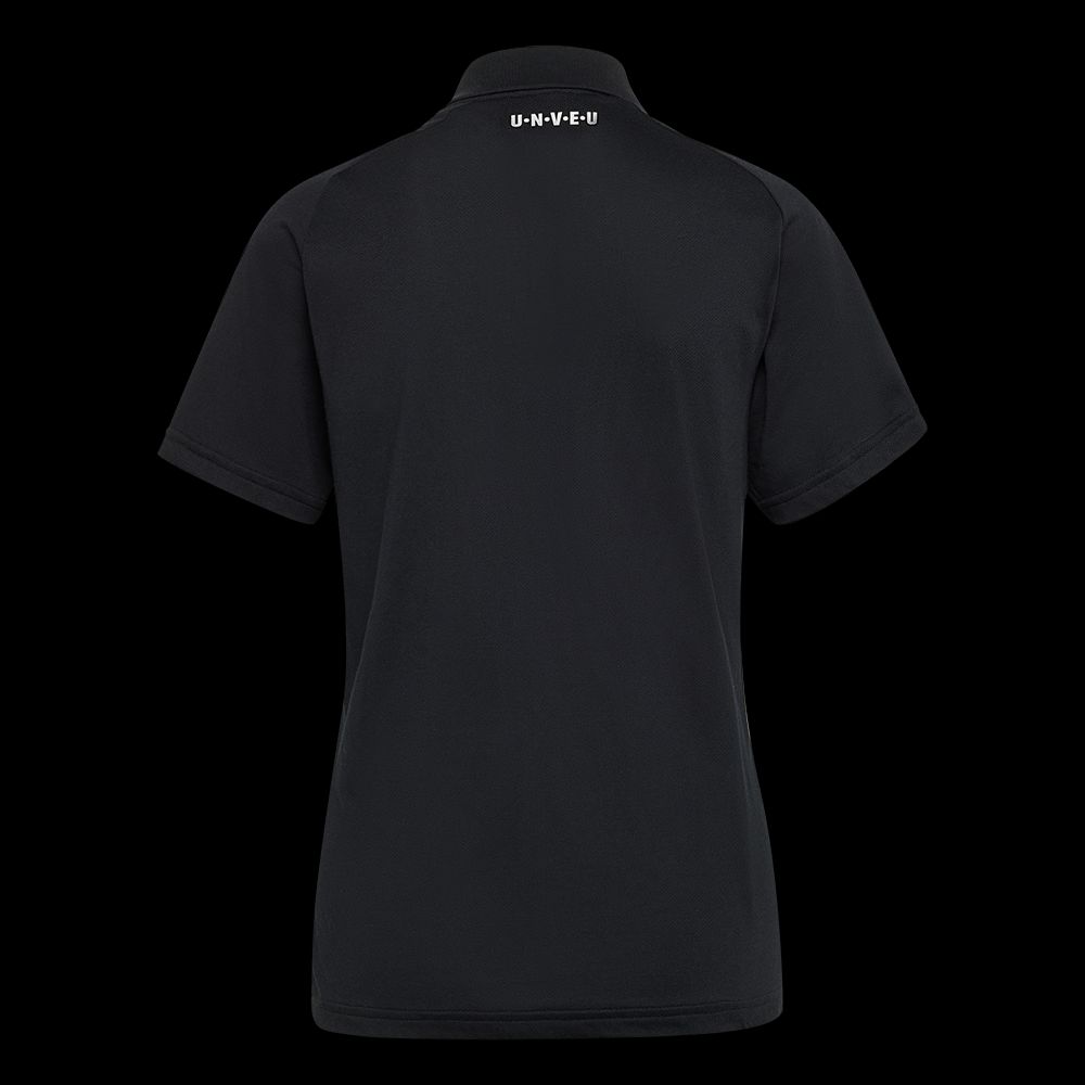 Schwarzes Poloshirt. Von hinten. Am Kragen steht "U-N-I-F-E-U".