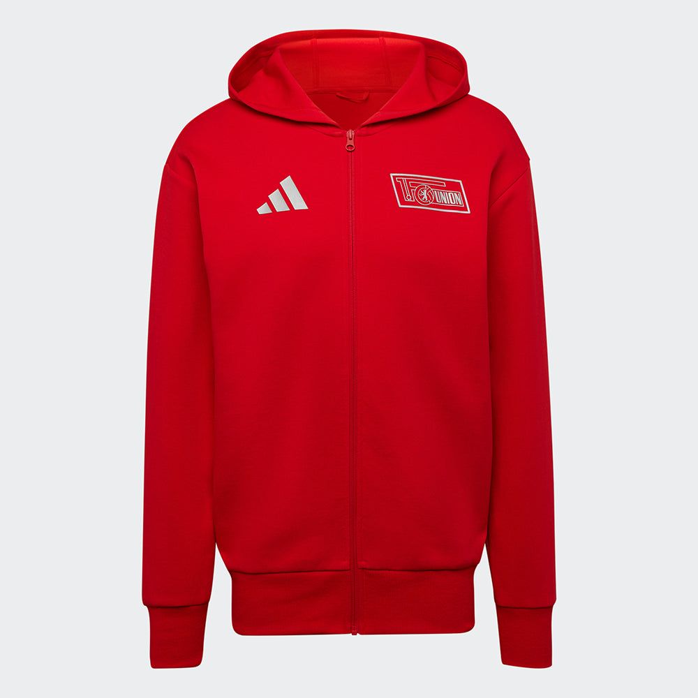 Rote adidas Kapuzenjacke mit Reißverschluss und weißem Vereinsemblem auf der linken Brustseite.