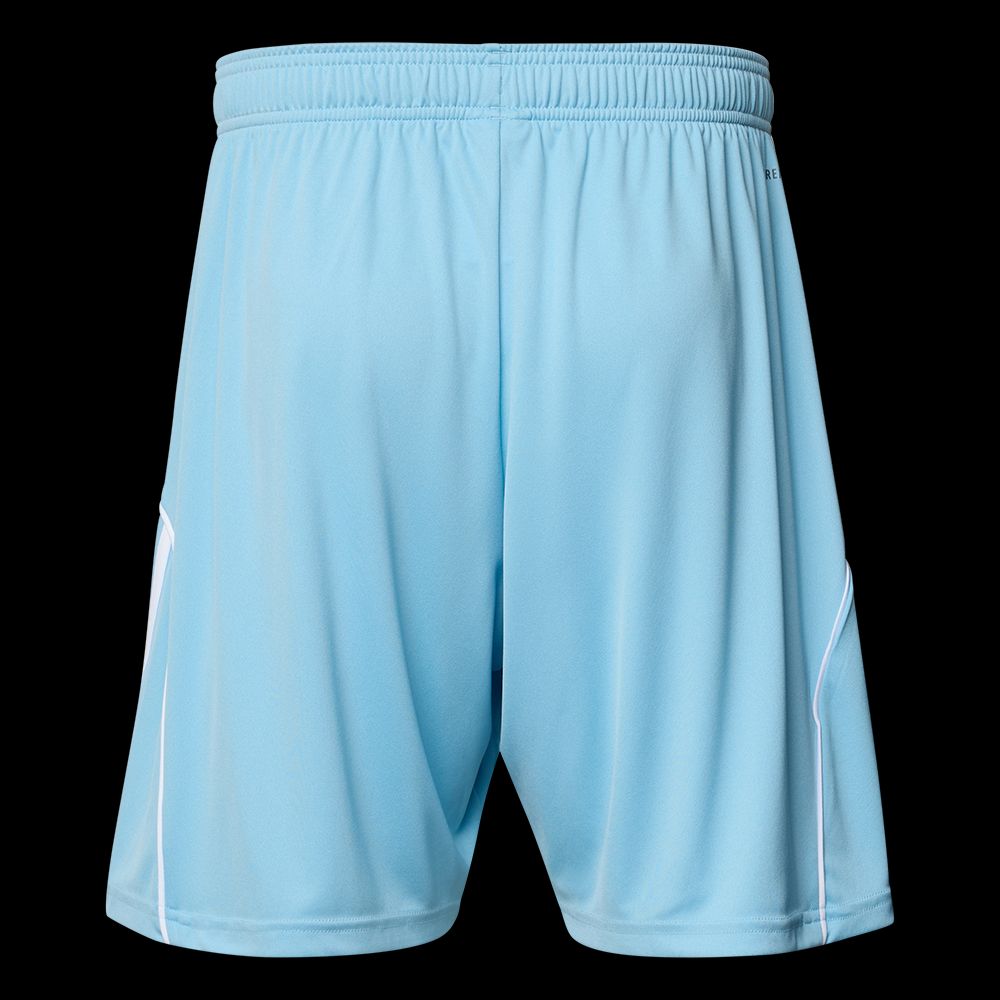 Blaue Sportshorts mit elastischem Bund und weißen Ziernähten an den Seiten.