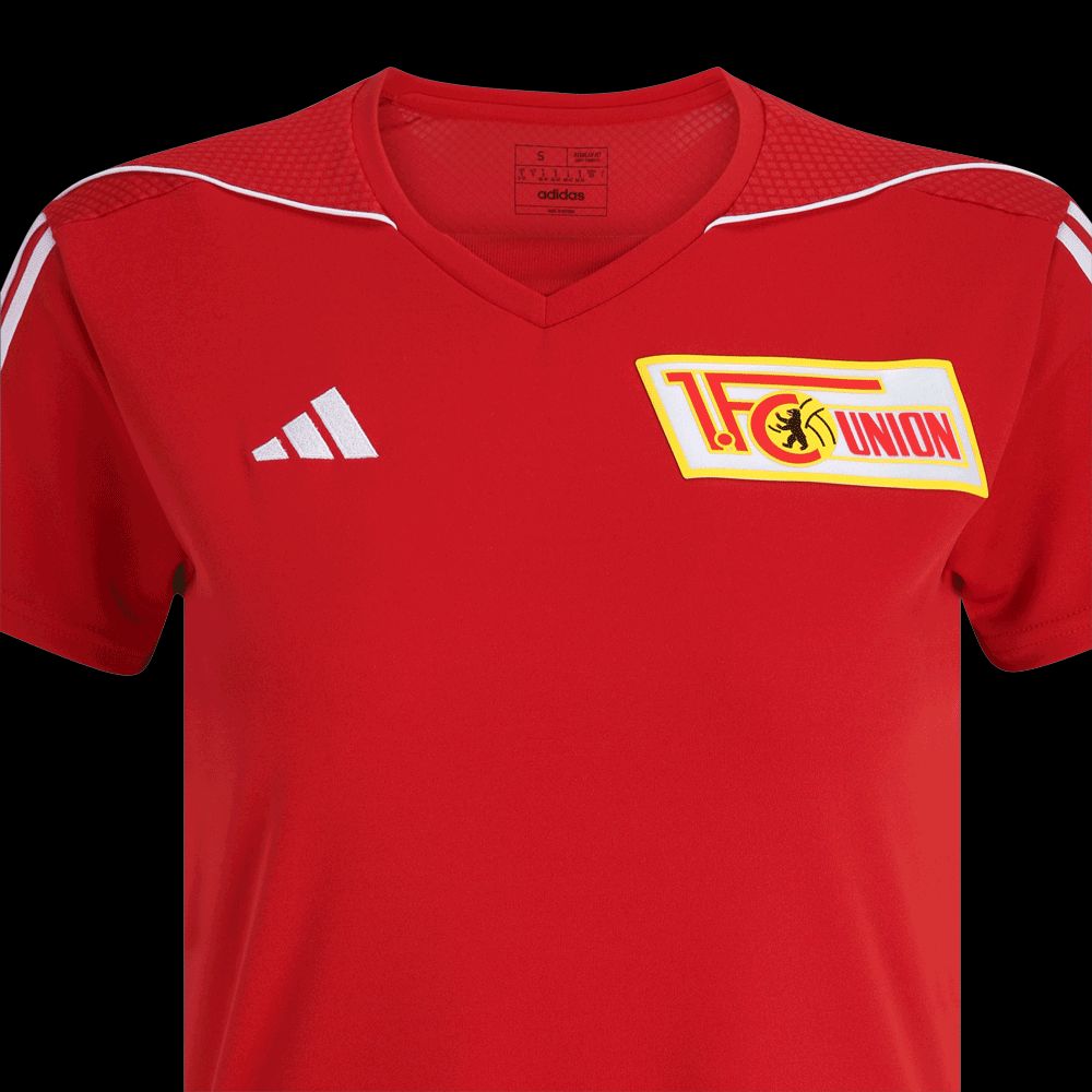 Rotes Fußballtrikot mit V-Ausschnitt, Adidas-Logo und dem Wappen von 1. FC Union Berlin.