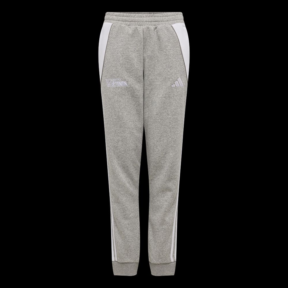 Graue Sweatpants mit seitlichen weißen Streifen und gesticktem Logo von Adidas.