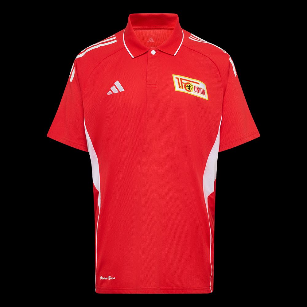 Rotes Polohemd mit weißen Akzenten und dem Logo des 1. FC Union Berlin auf der linken Brust.