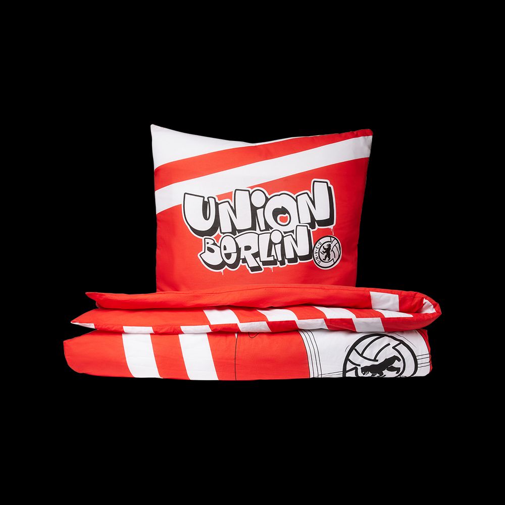 Rote und weiße Stoffe mit dem Aufdruck "UNION BERLIN" in verschiedenen Formen.