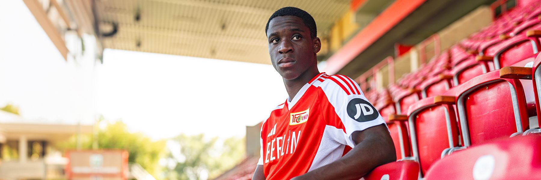 Lizenzspielervertrag für Oluwaseun Ogbemudia